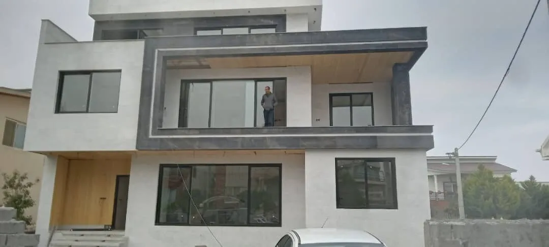 نمای ویلایی با پنجره‌های دوجداره‌ی UPVC